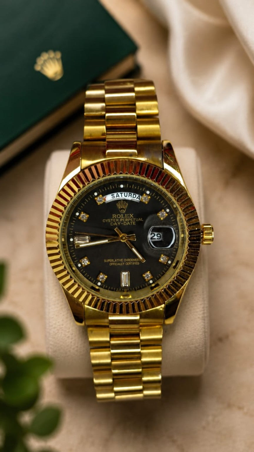 Luxury Gold Finish Day & Date Analog Wrist Watch for Men